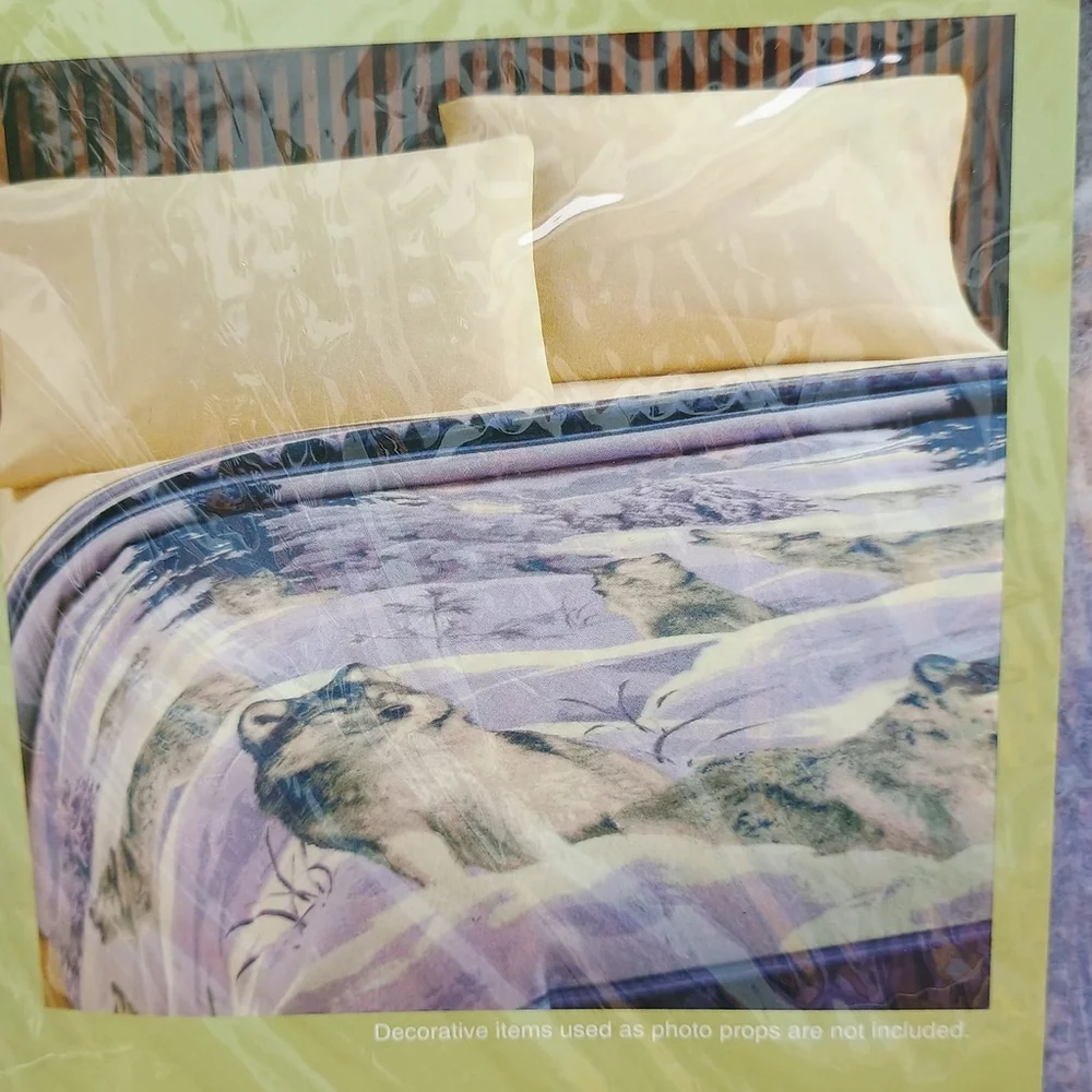 Owens Manufacturing Twin/Full Wolves Wolf Print Blanket 72